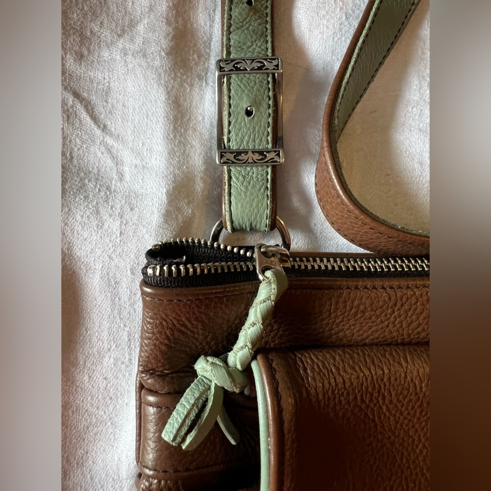 Classic Brown Leather Bag with Timeless Design. Silver hardware. - Picture 5 of 9